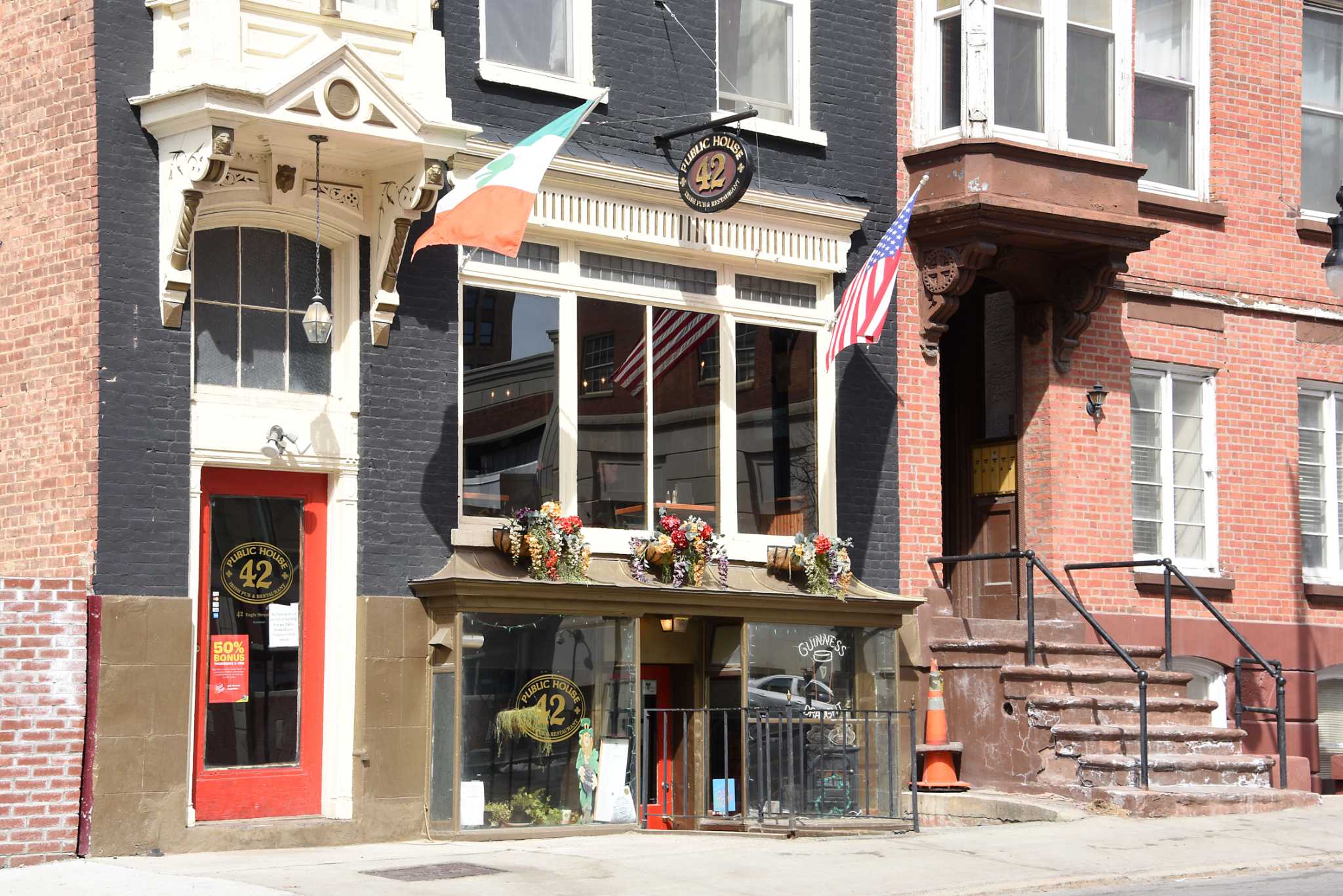 War Room Tavern for political junkies opening in Albany, cigar bar next door