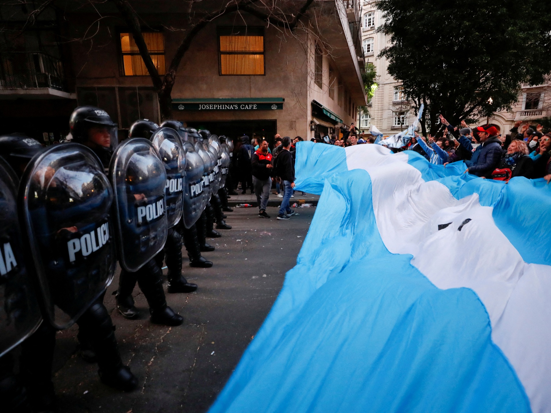 1000’s rally in defence of Argentina’s Fernandez de Kirchner | Politics Information