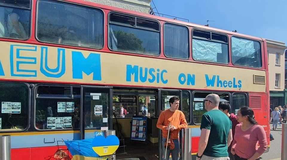 The Strad Information – London double-decker bus turns into a travelling music classroom