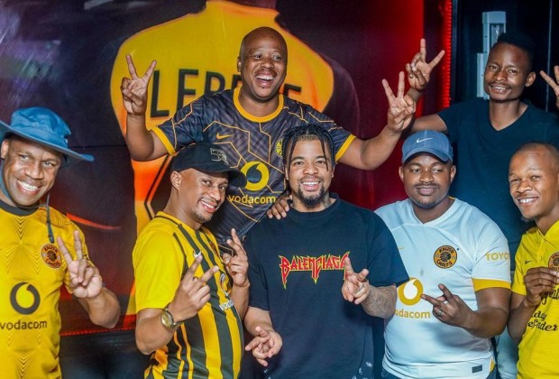 George Lebese Poses With Kaizer Chiefs Followers At Seventeen Way of life