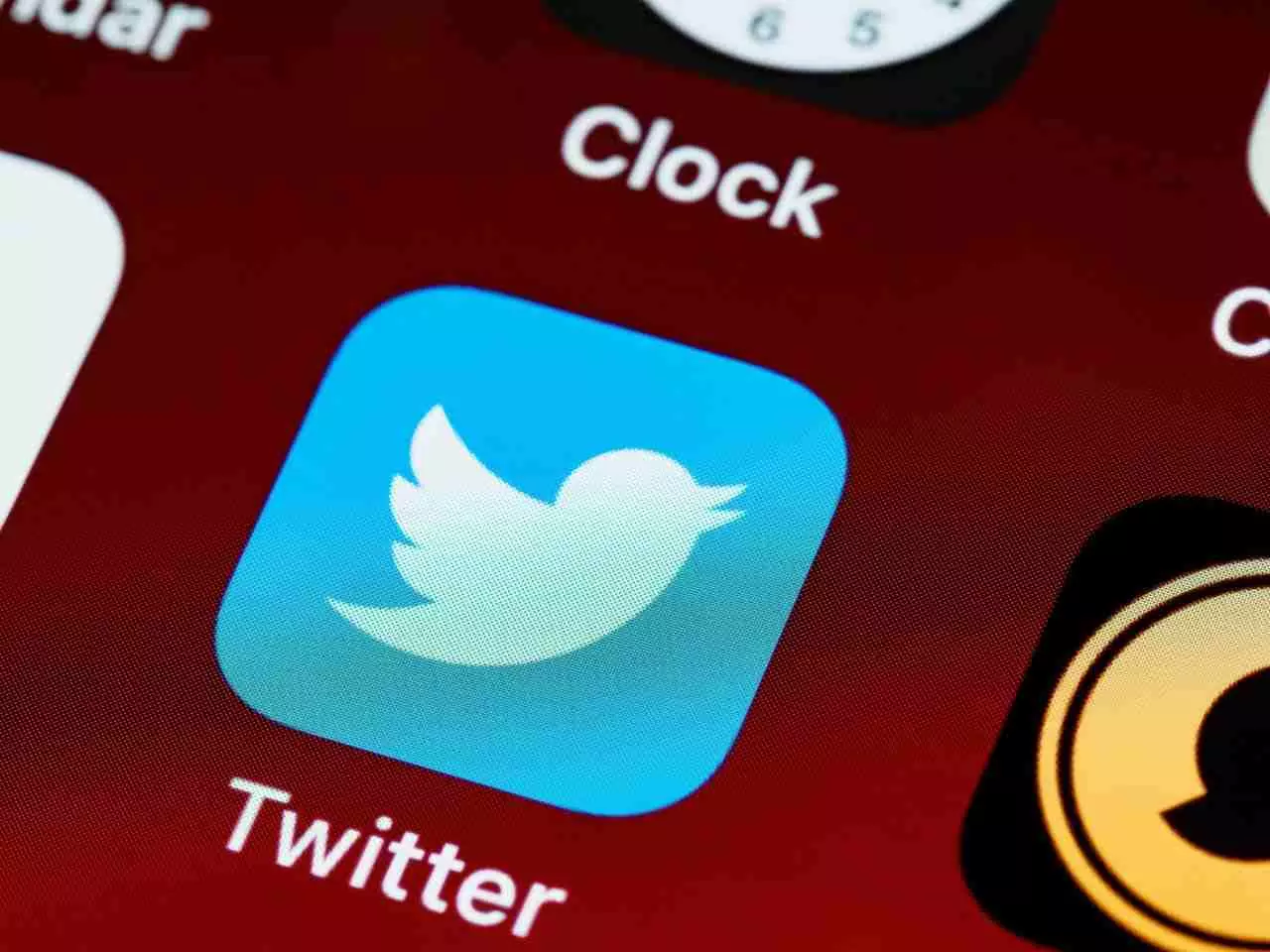 Twitter procuring has some ‘high-risk’ options, leaked memo warns of low ‘content material moderation’