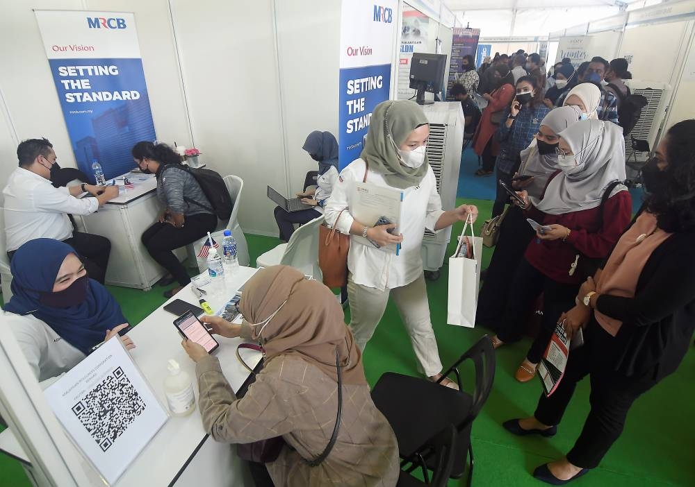 Socso state chief: 4,698 job seekers attend profession carnival at Selangor Keluarga Malaysia Aspirations tour