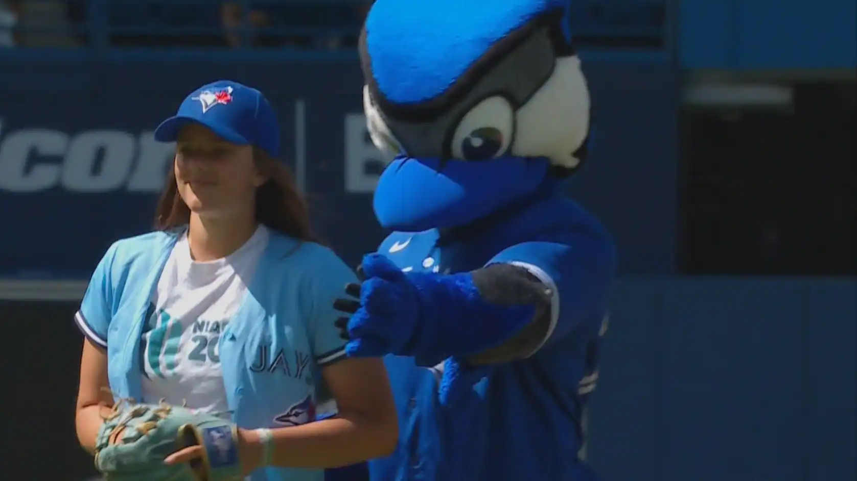 Canada Video games historical past maker Jaida Lee throws out ceremonial first pitch at Blue Jays sport