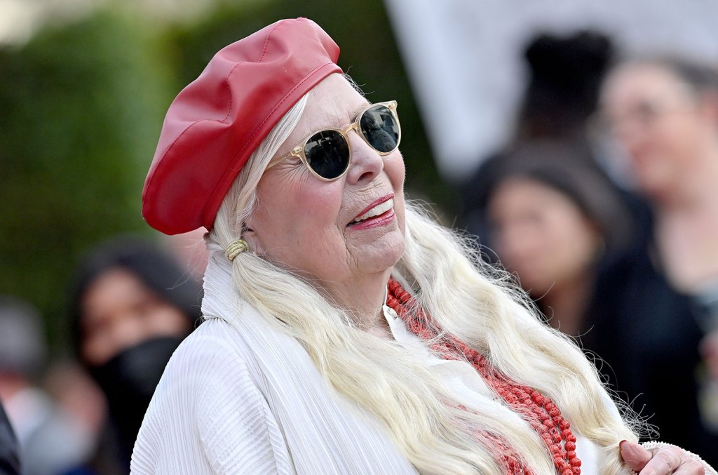 Joni Mitchell Receives Honorary Doctorate From Berklee Faculty of Music – Billboard