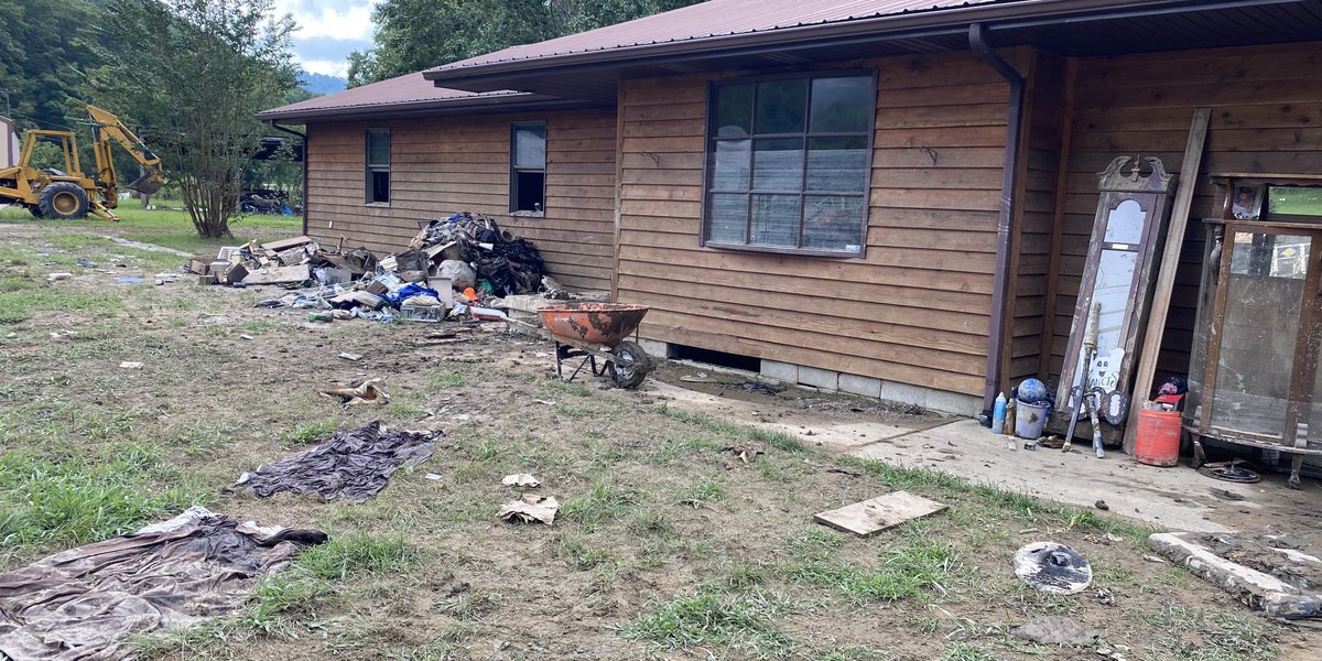 Navy Chaplain returns residence to assist flood victims