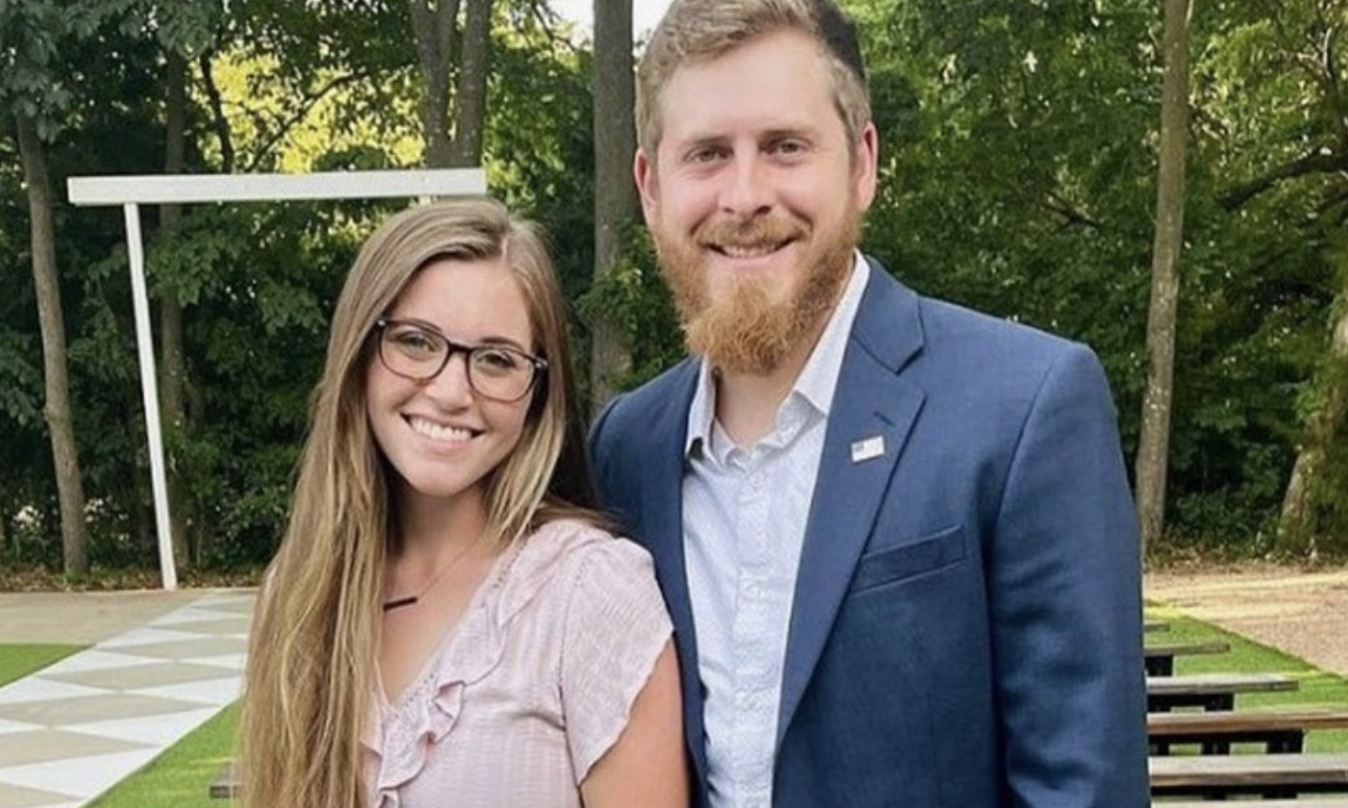 Pleasure-Anna Duggar: Hiding Being pregnant In Newest Pic?