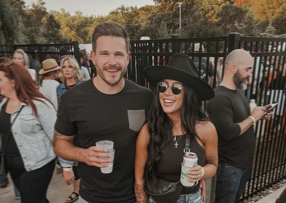 Chelsea Houska Drinks Beer, Rocks Daisy Dukes, Lives Her Greatest Life In Newest Instagram Put up