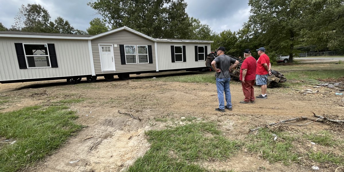 Stonewall couple who lost home in Memorial Day fire move into new digs