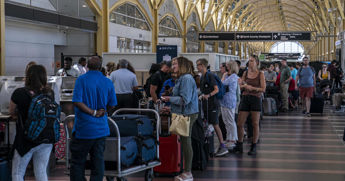 Transportation Secretary Pete Buttigieg to airways: This 12 months’s journey disruptions “unacceptable”