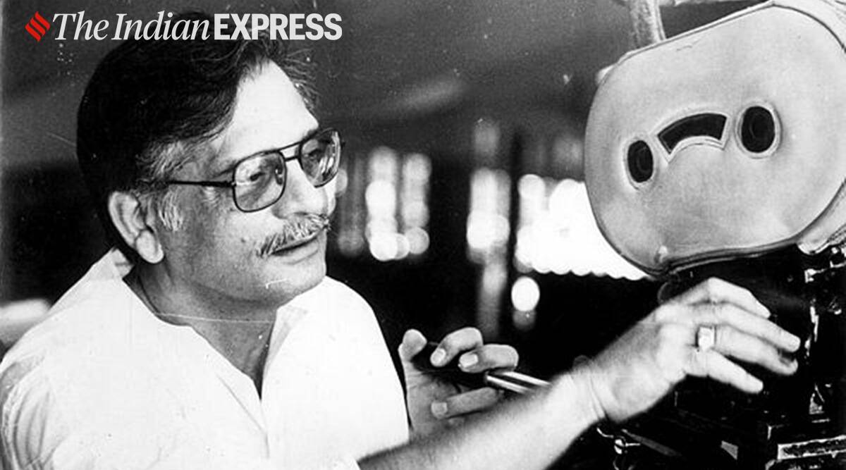 Gulzar, the chameleon director, who may juggle between comedy traditional Angoor and political drama Maachis effortlessly