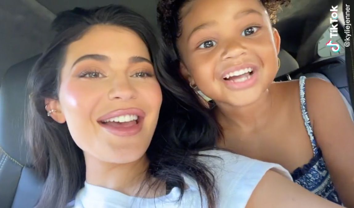 Kylie Jenner and Daughter Stormi Lip Sync to Travis Scott’s ‘Mamacita’