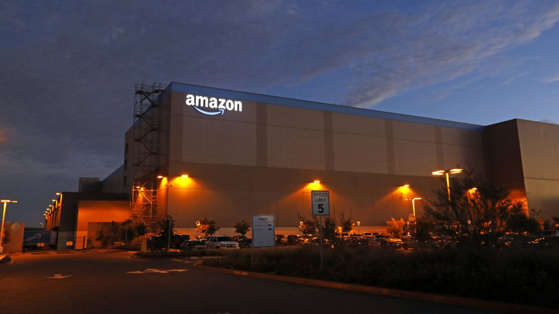 Amazon Raises Hourly Pay by  Forward of Vacation Procuring Season