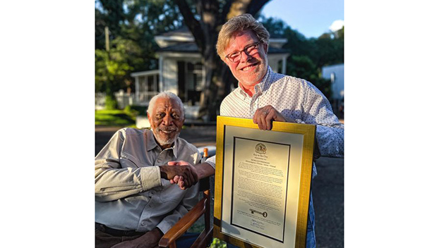 Superstar actor Morgan Freeman receives key to the Metropolis of Natchez – Mississippi’s Finest Group Newspaper