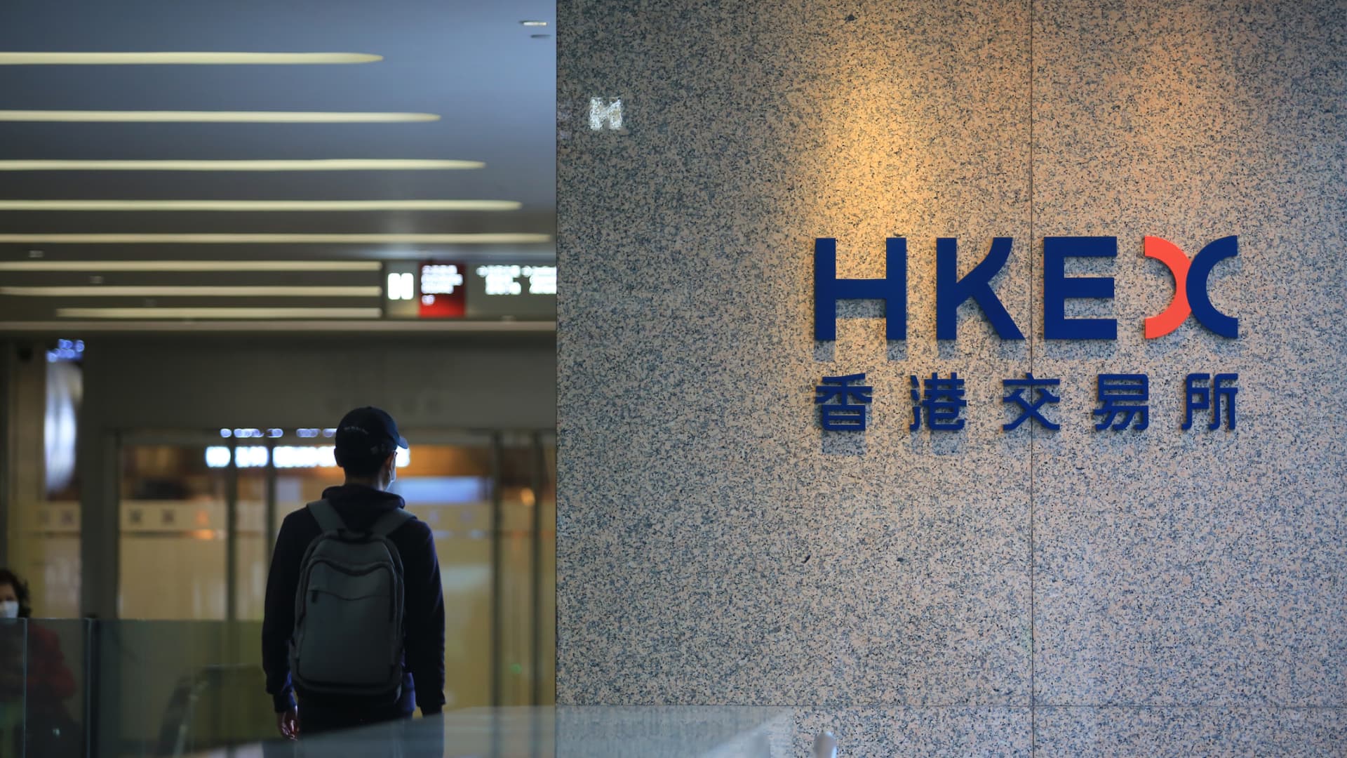 Hong Kong shares lead losses; Fed, BOJ assembly this week