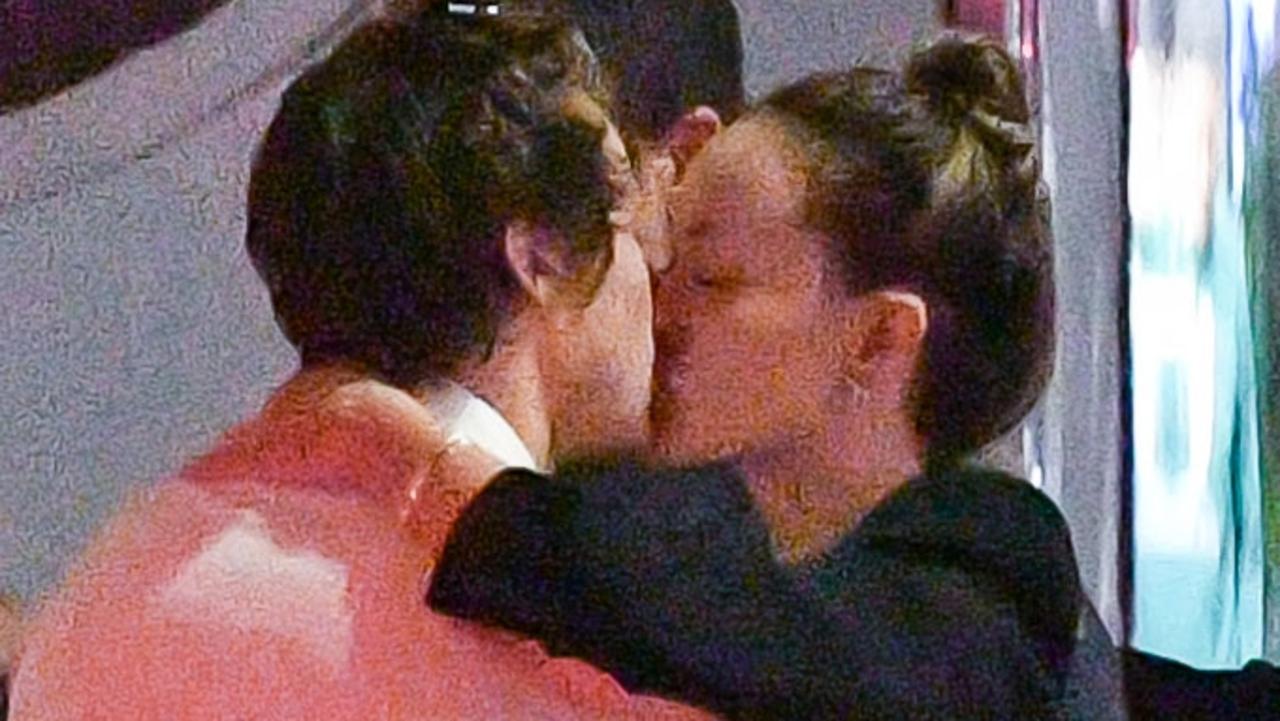 Harry Types Olivia Wilde: steamy pics verify movie star couple reunited