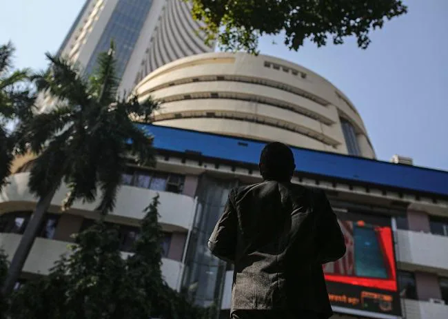 MARKET LIVE: Sensex up 350pts, Nifty atop 17600; ITC, HCL Tech acquire over 1%