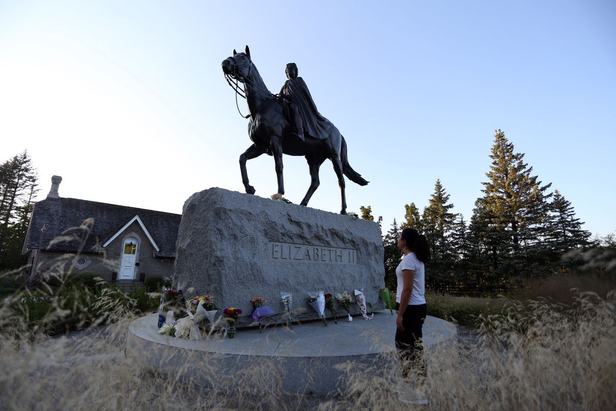 Canadians across country mourn Queen Elizabeth, a ‘steady presence through tumultuous times’