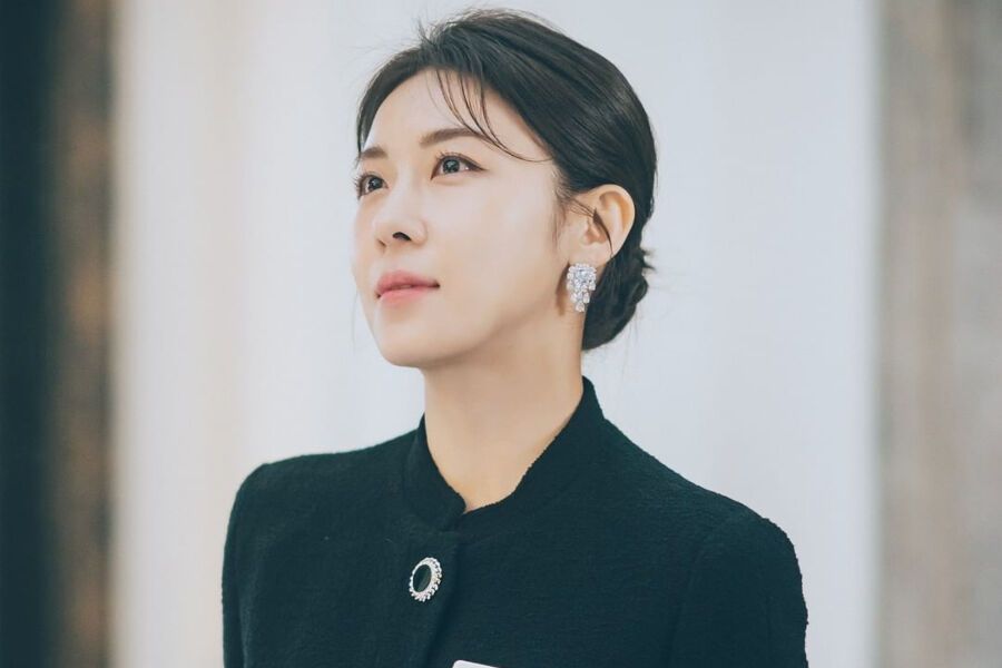 Ha Ji Received Transforms Into A Dazzling Chaebol Heiress For Upcoming Drama Starring Kang Ha Neul