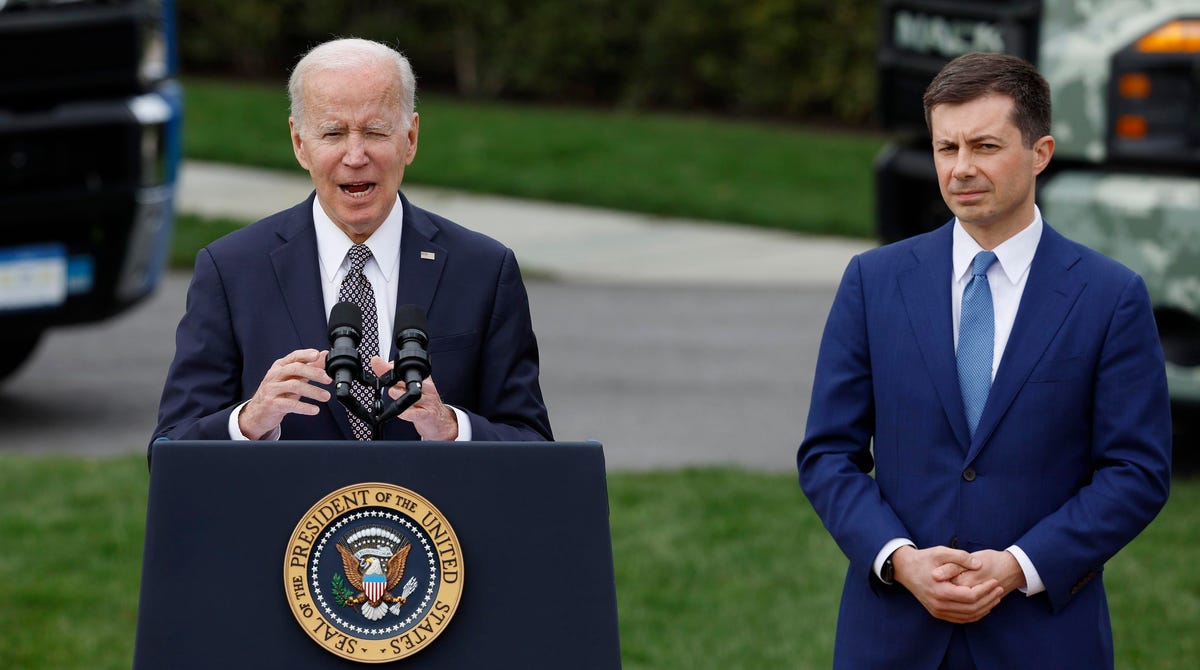 Biden And Buttigieg Are Having A Huge Month For Air Journey Transparency