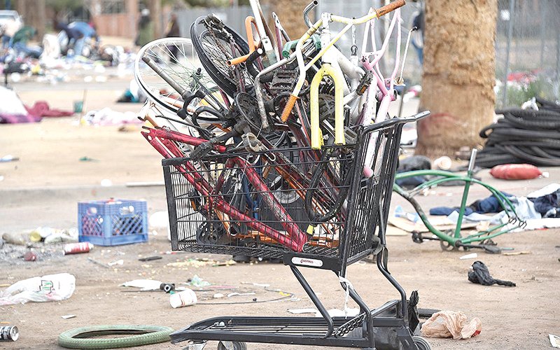 Councilman: Phoenix must do more to clean up abandoned shopping carts – Daily Independent