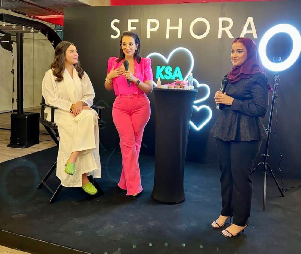 Saudi girls ‘stun’ Magnificence Blender creator at make-up masterclass