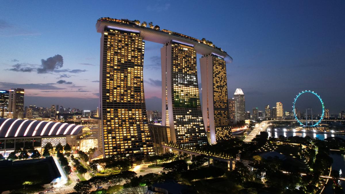 Singapore resort costs hit 10-year excessive as metropolis roars again to life