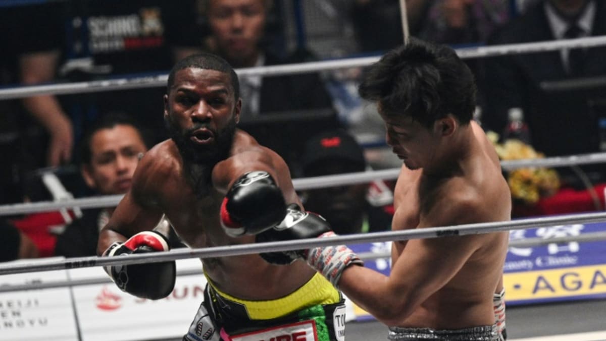 Floyd Mayweather knocks out Japan’s Asakura in boxing exhibition