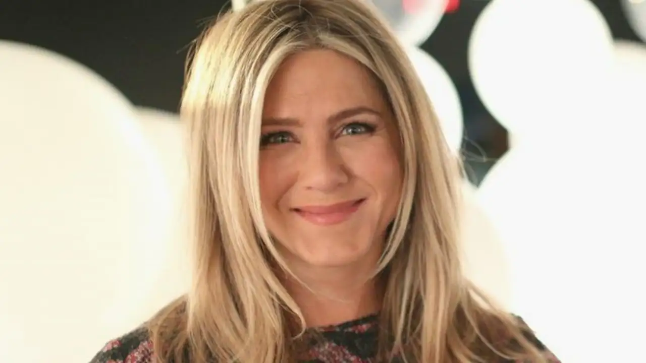 Jennifer Aniston’s web price, films, and TV reveals