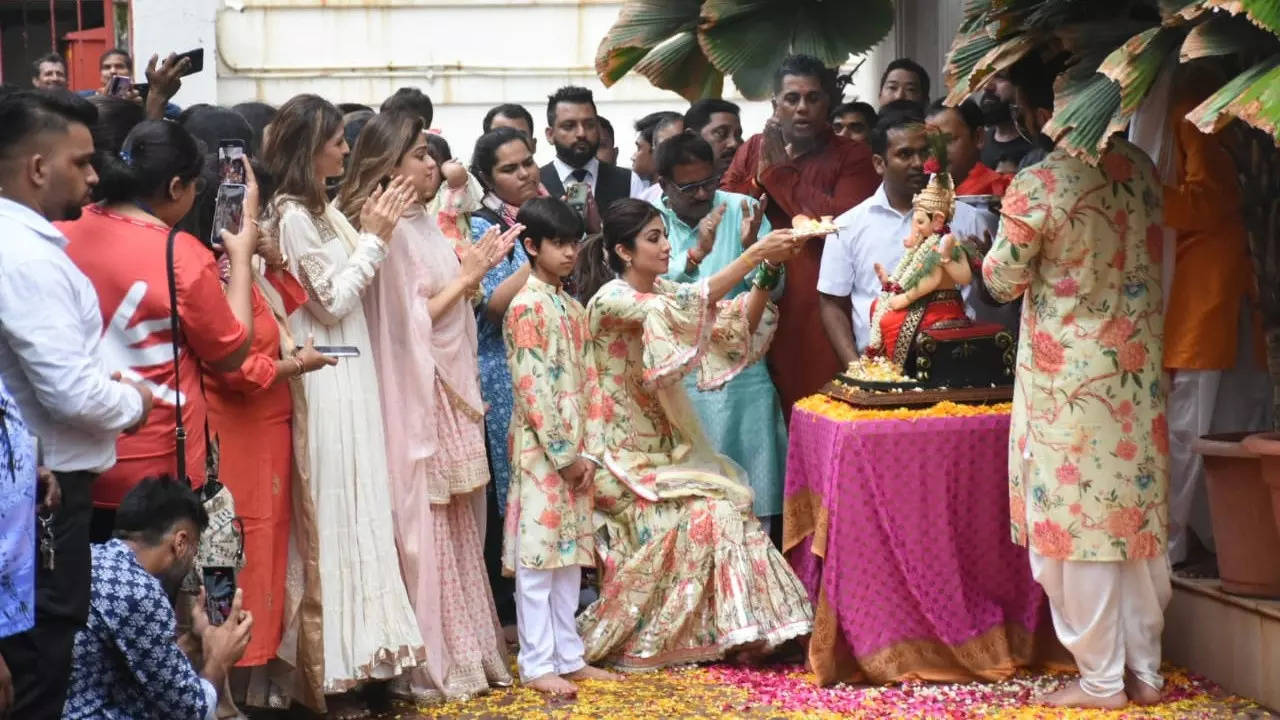 Shilpa Shetty, Raj Kundra bid adieu to Lord Ganesha in grand type; actress dances, performs drums regardless of injured leg