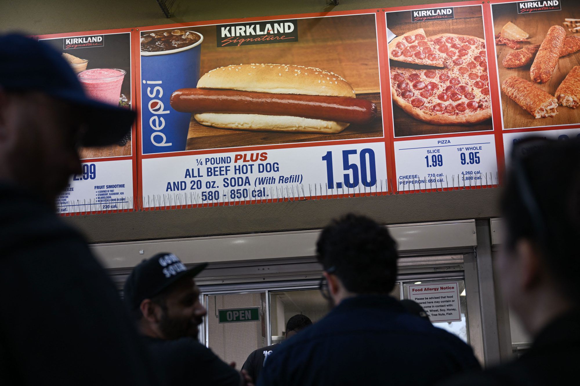 Costco Promises The Favorite Hot Dog and Soda Combo Will Stay at .50