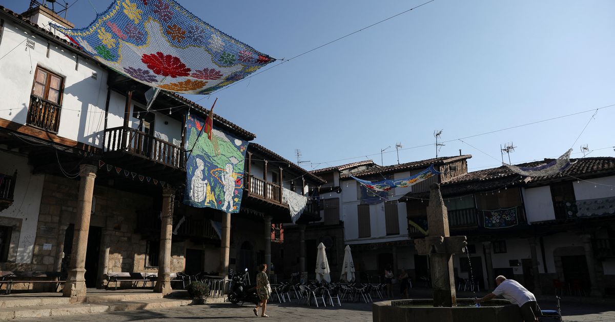 Weavers recycle purchasing baggage to defend Spanish village from solar