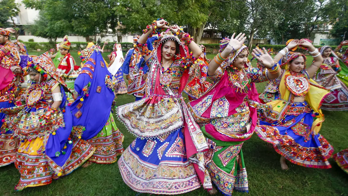 Ladies Observe Garba Forward Of Navratri Pageant