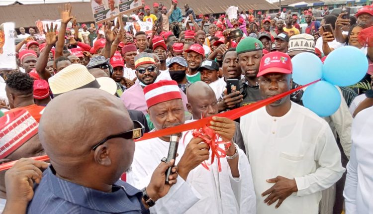 Kwankwaso visits Delta, receives defecting opposition politicians