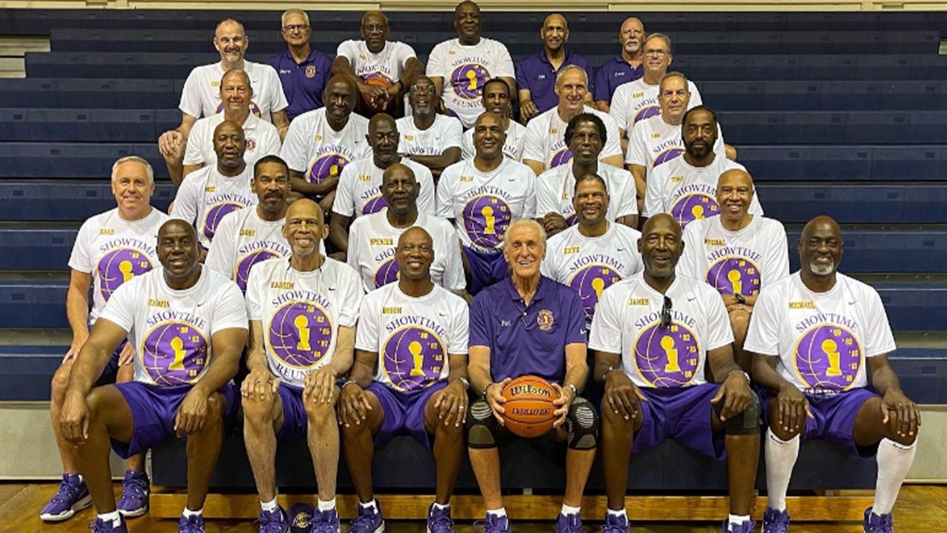 Showtime Los Angeles Lakers together with Magic Johnson, Kareem Abdul-Jabbar reunite for first observe session since 1989