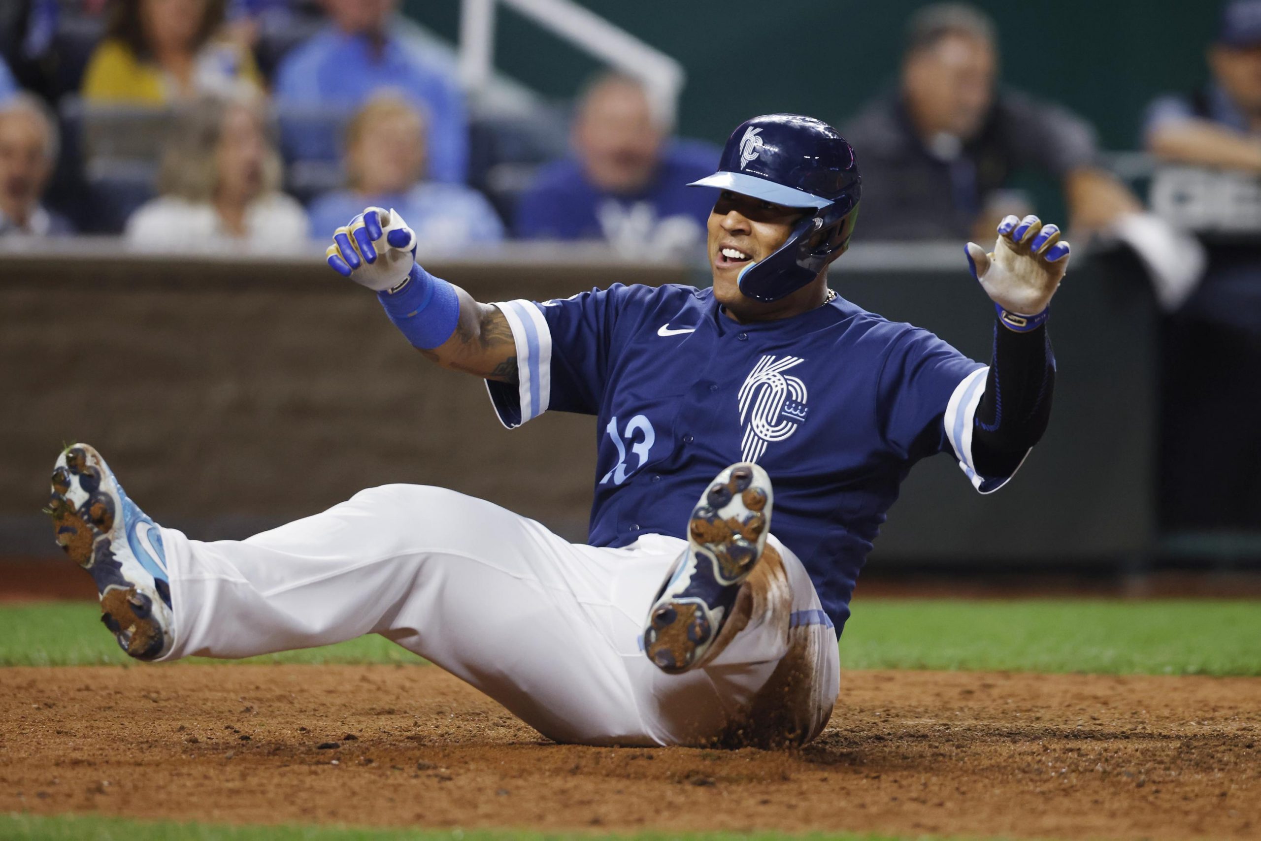 Royals lower Mariners’ lead for final AL wild card to three video games