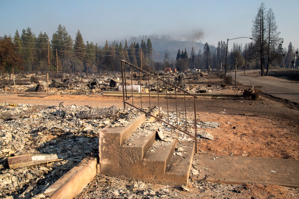 Community loses homes and pets to quick-moving Mill Fire in Weed