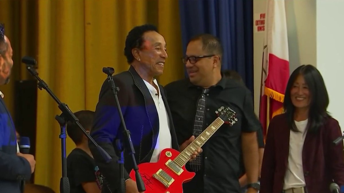 Music Legend Smokey Robinson Makes a Beneficiant Donation to a South LA Faculty – NBC Los Angeles