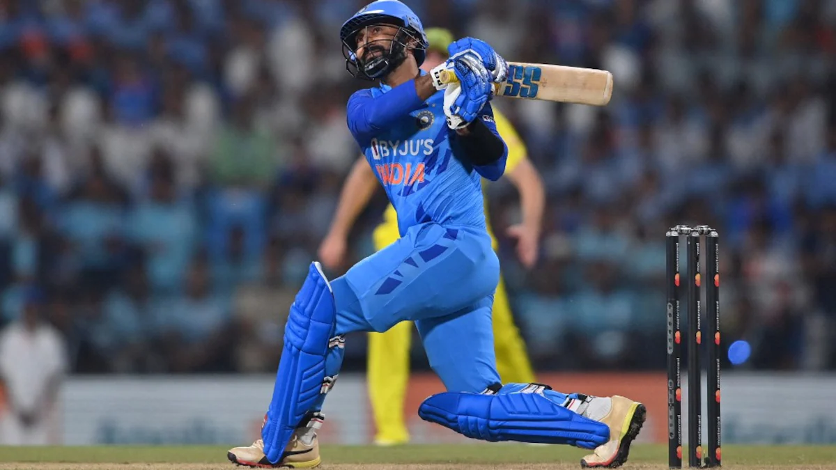 IND vs AUS, 2nd T20I: Dinesh Karthik Finishes Match In Model With Six And 4 In Final Over. Watch