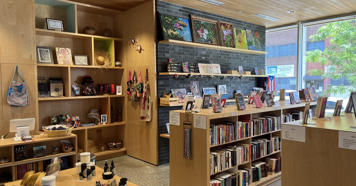 Spanish-language bookstores in Philadelphia and the Latin American E-book Competition