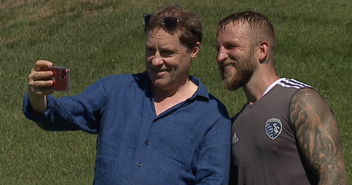 Celeb sideline sighting leaves SKC’s Johnny Russell starstruck