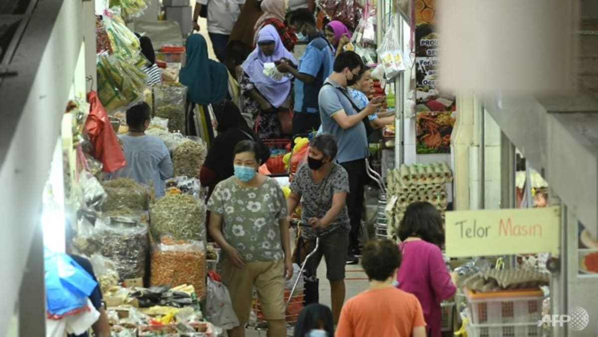 Meals handlers in moist markets solely have to put on a masks if coping with ready-to-eat, cooked meals: SFA