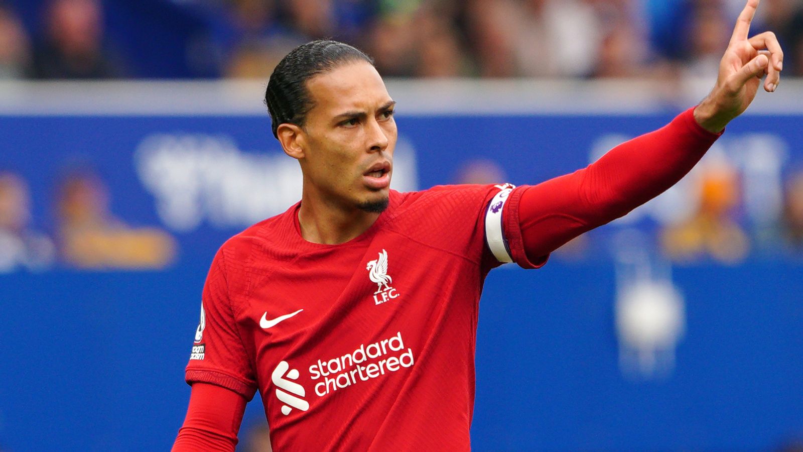 Everton boss Frank Lampard claims Liverpool’s Virgil van Dijk ought to have had pink card following Amadou Onana problem | Soccer Information