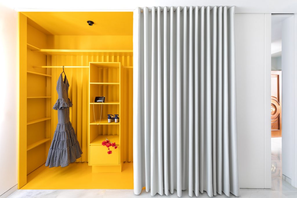 Ten properties with walk-in wardrobes that retailer garments in attention-grabbing methods