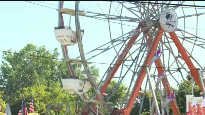 Try the carnival rides on the Romeo Peach Competition