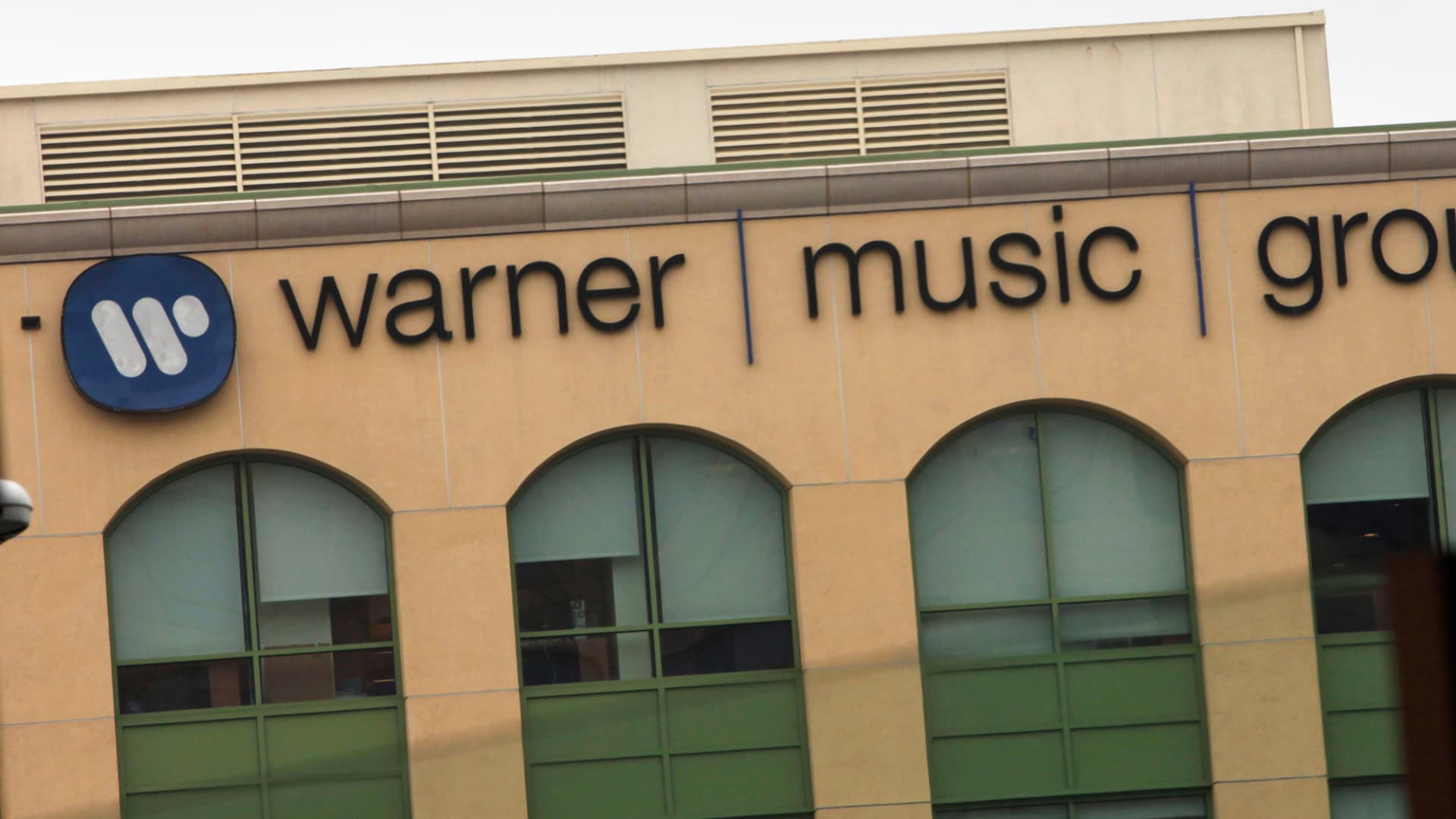 Purchase Warner Music Group as it’ll fare higher than different streamers throughout a recession, Goldman says