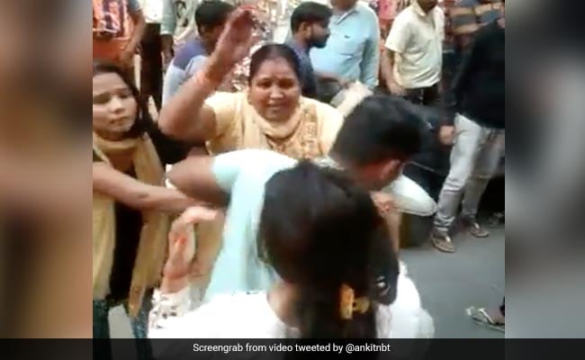 Man Purchasing With Girlfriend On Karwa Chauth Caught By Spouse, Crushed Up In Ghaziabad