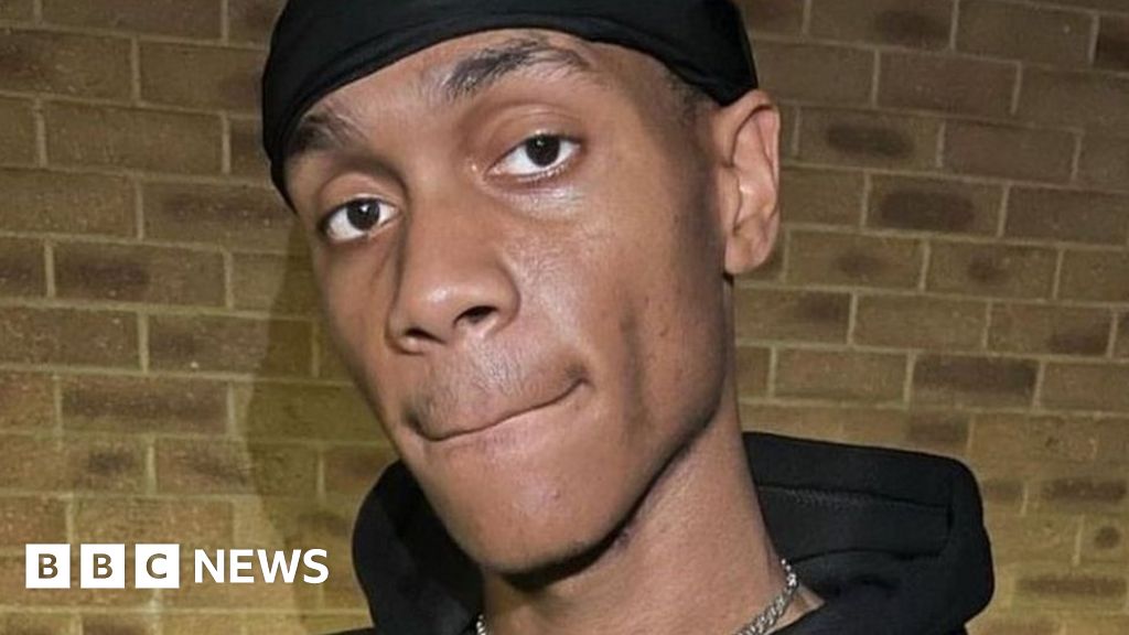 Notting Hill Carnival: Third homicide arrest over rapper's dying – BBC