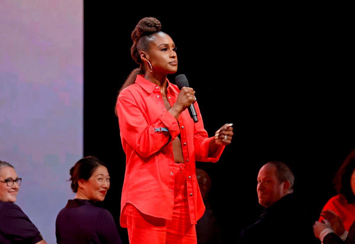 Inside Issa Rae’s Travel-Inspired Fashion Show With Delta Airlines