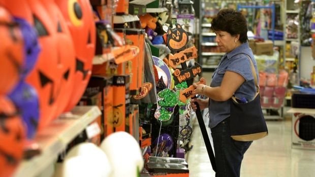 House Economics: Canadians to spend extra on Halloween; householders hold condos amid rental demand