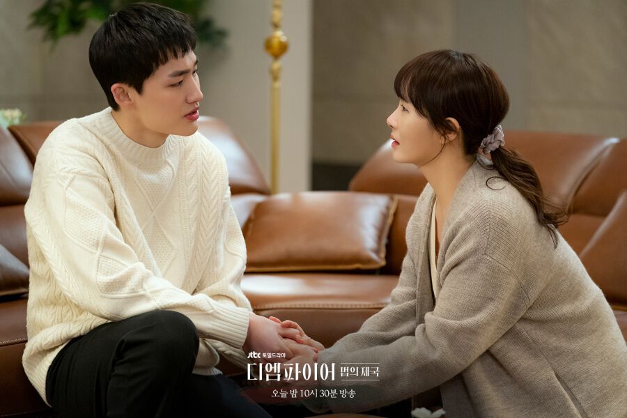 Kim Solar Ah Begs Her Son Not To Marry Her Husband’s Former Mistress In “The Empire”